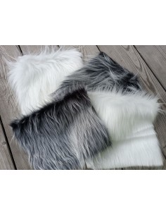 Balíček čtyř různých kožešin na výrobu skřítků – 4× cca 24 × 24 cm